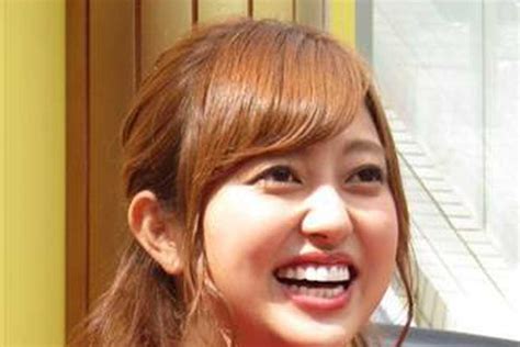 菊地亜美、温泉入浴写真のポロリ指摘に「そんなミス。